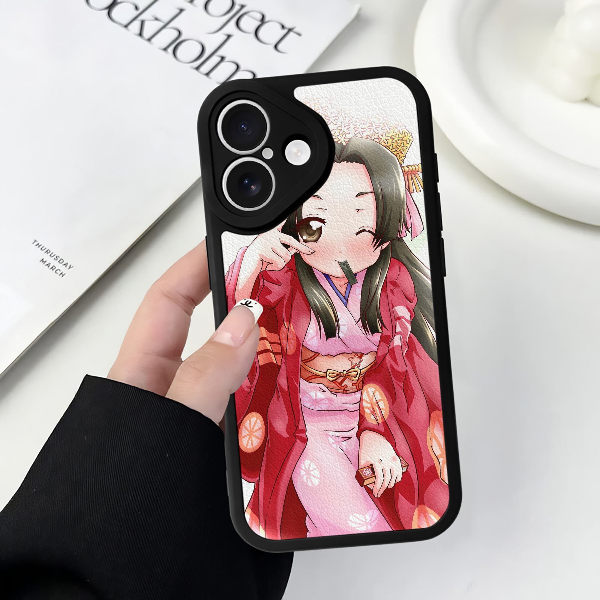 （画像用） ぎんたま 坂田銀時（さかたぎんとき） 神楽 志村新八（しむら しんぱち） GINTAMA Sakata Gintoki Kagura Shimura Shinpachi 【iPhone 16シリーズ対応】シリコンスマホケース（レザー調） 材質：シリコン